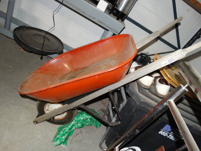 lot 10532 image: Metal Wheelbarrow