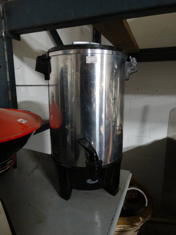 lot 10533 image: West Bend Electric Tea Maker