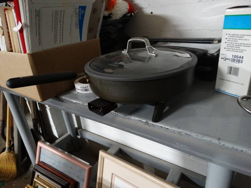 lot 10545 image: Electric Skillet