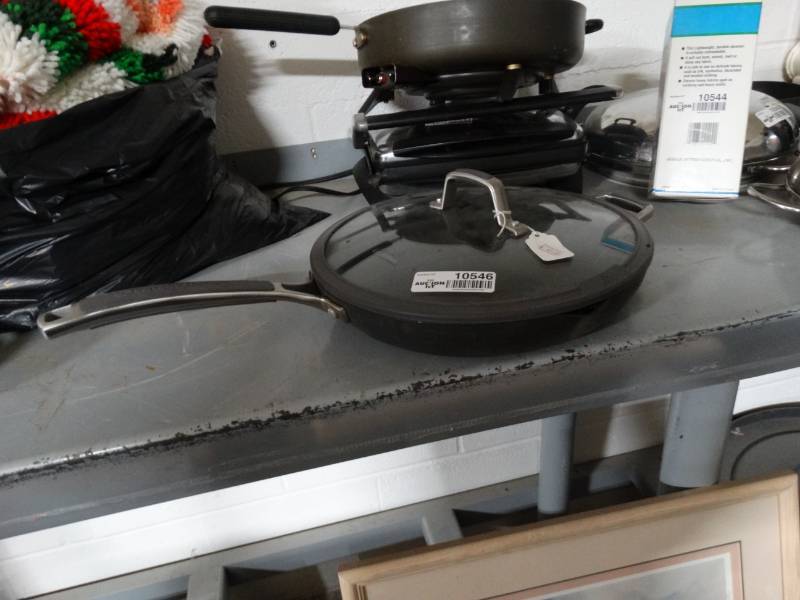 lot 10546 image: Calphalon Skillet w Lid