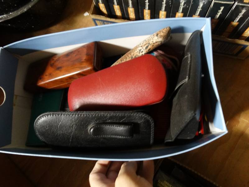 lot 10553 image: Lot of Eyeglass Holders