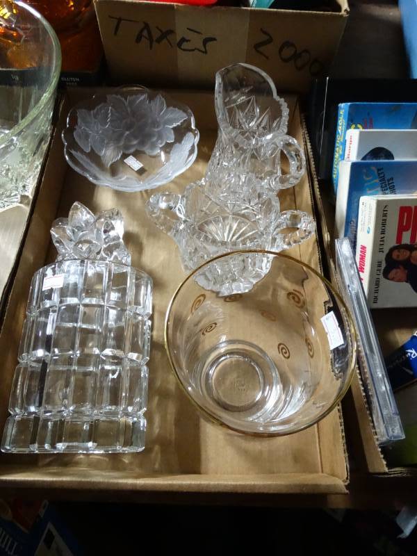 lot 10555 image: Lot of Crystal and Glassware
