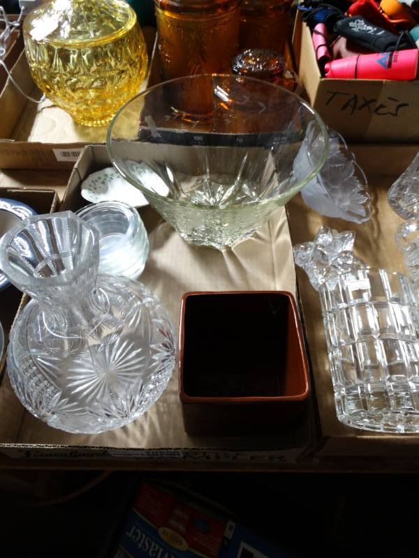lot 10556 image: Lot of Crystal and Glassware