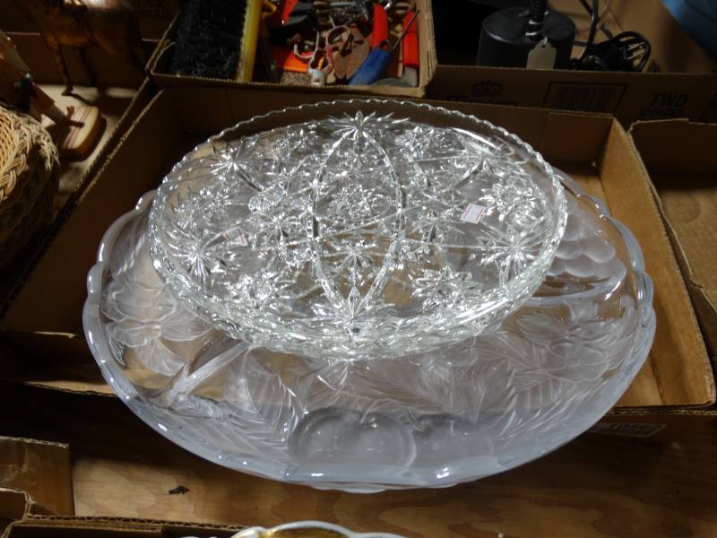 lot 10562 image: Lot of 3 CrystalGlass Serving Dishes