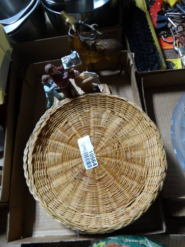 lot 10564 image: Lot of Home Decor and Wicker Plate Holders