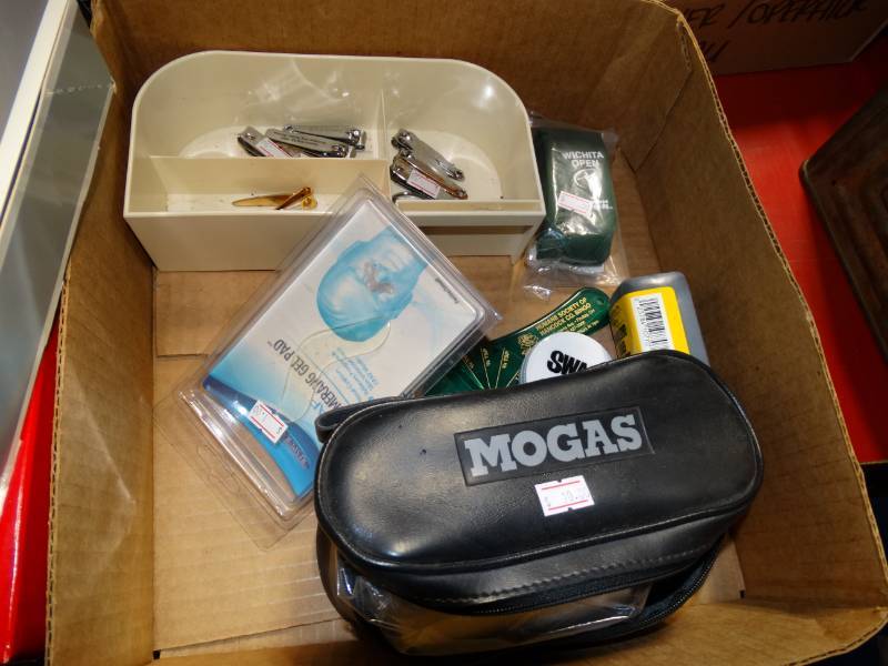 lot 10573 image: Lot of Misc. Grooming Utensils