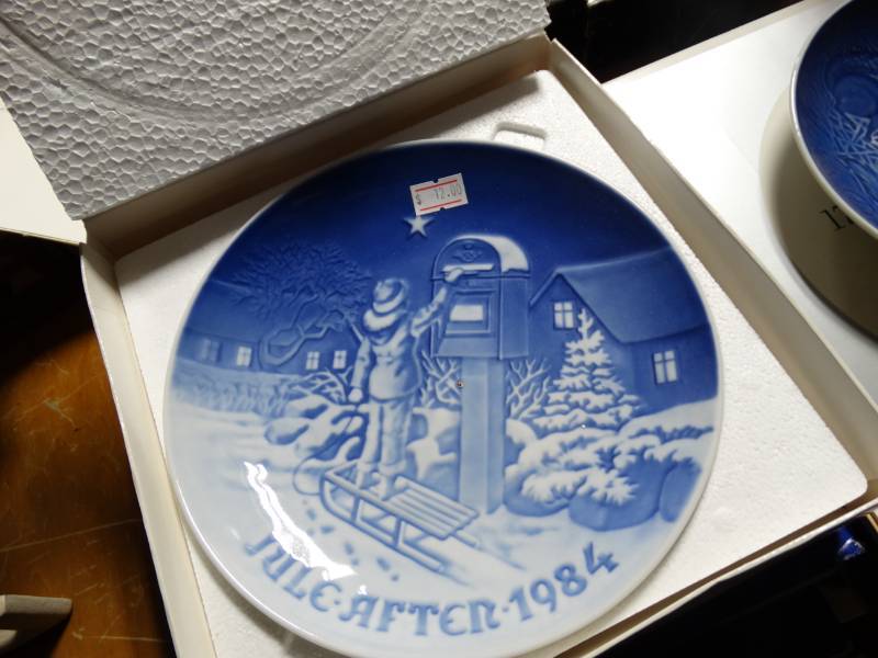 lot 10575 image: 7 Decorative Collectible Plates