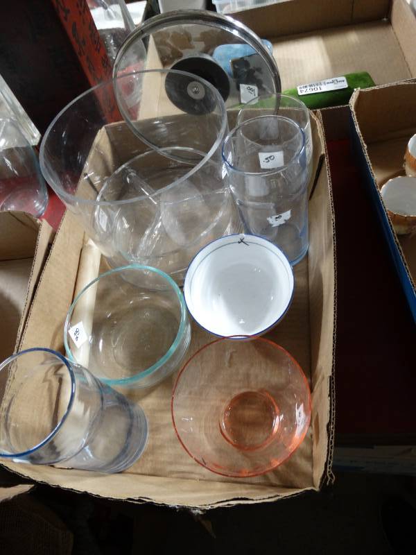 lot 10582 image: Lot of 7 Pieces of Glassware