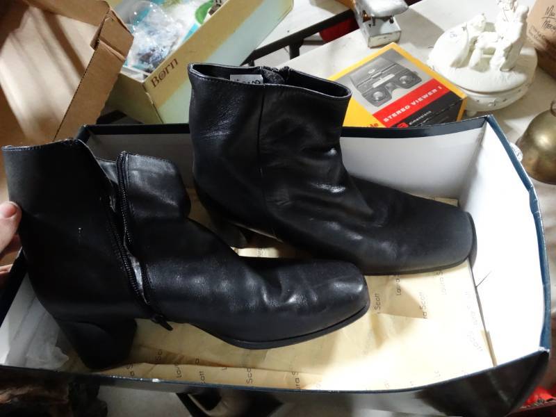 lot 10602 image: 2 Lots of Womens Shoes