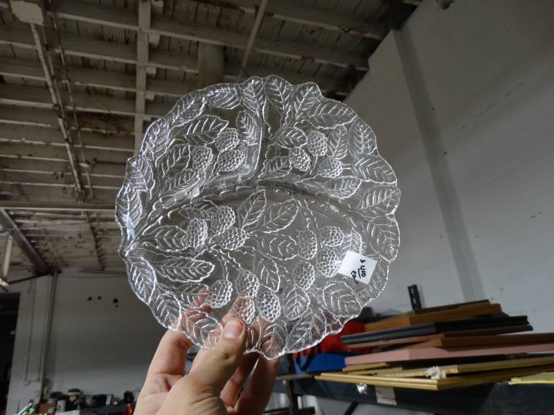 lot 10611 image: Lot of 5 Clear Glass Decorative Plates