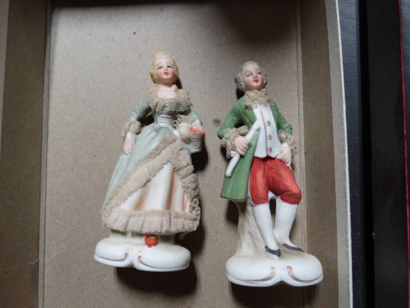 lot 10615 image: 2 Porcelain Figurines