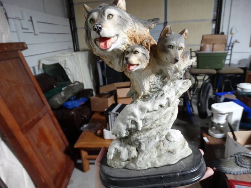 lot 10625 image: Wolf Statue
