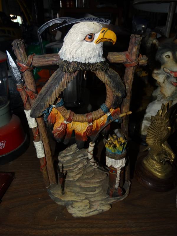 lot 10628 image: Piece of Animal Themed Home Decor