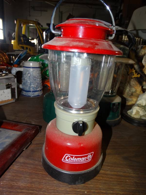 lot 10630 image: Coleman Battery Operated Lantern