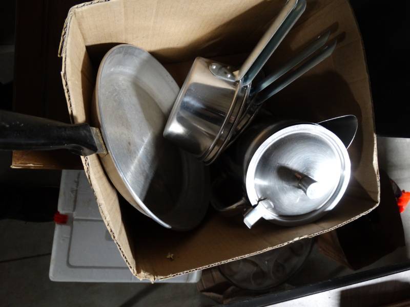 lot 10634 image: 6 Pieces of Aluminum Dishes