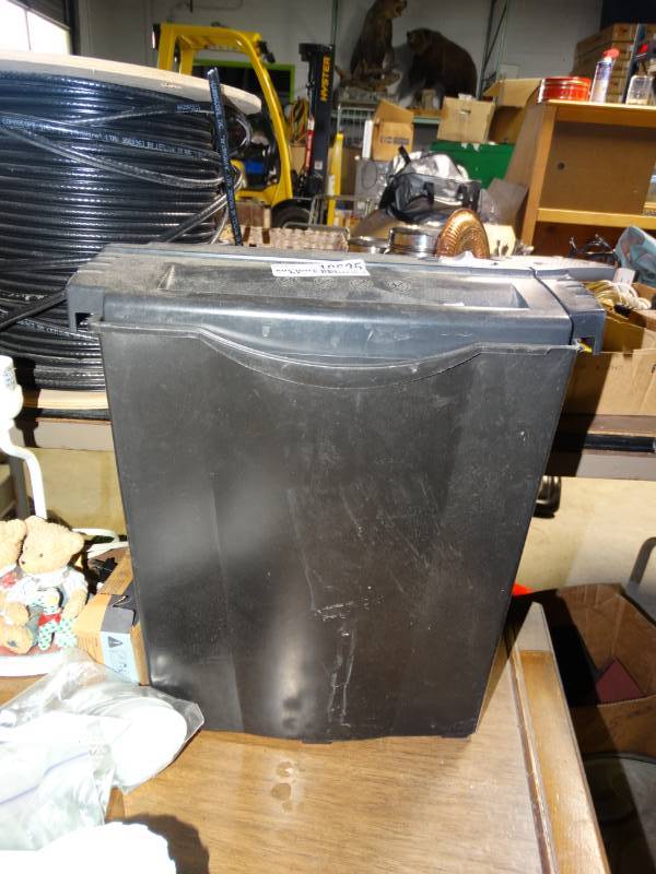 lot 10635 image: Electric Paper Shredder