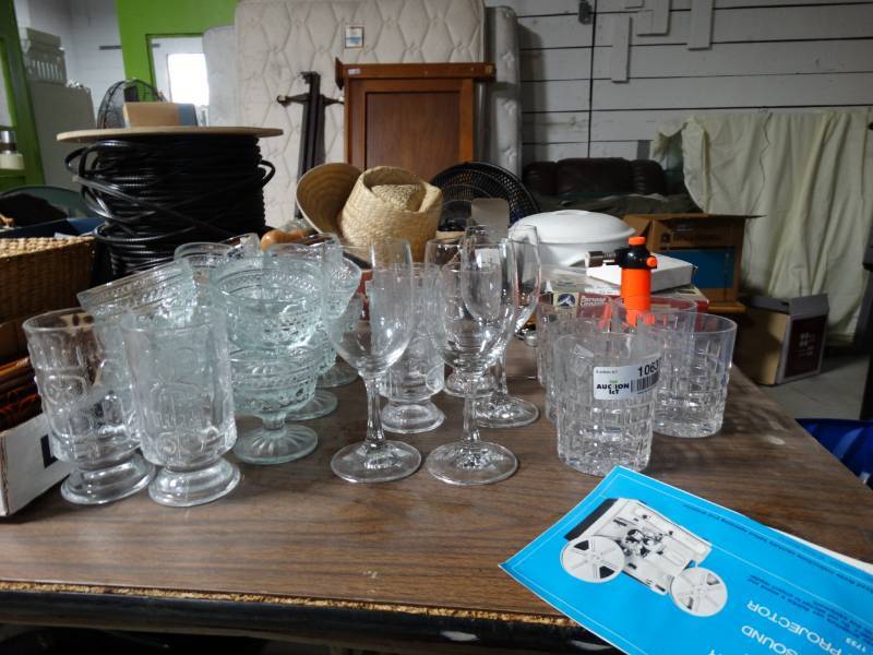 lot 10637 image: Lot of Drinking Glasses