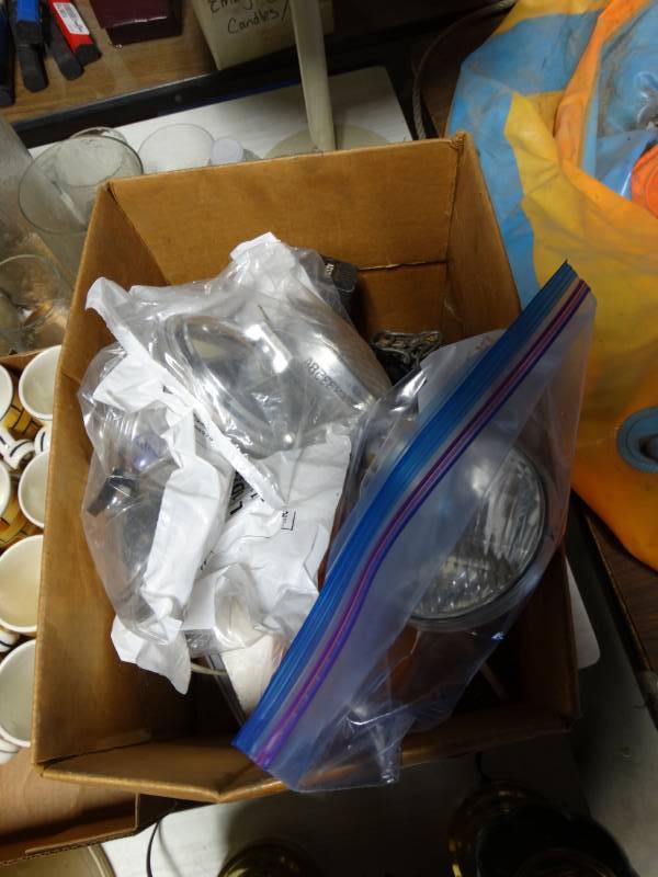 lot 10651 image: Lot of Misc. Lights and Fan