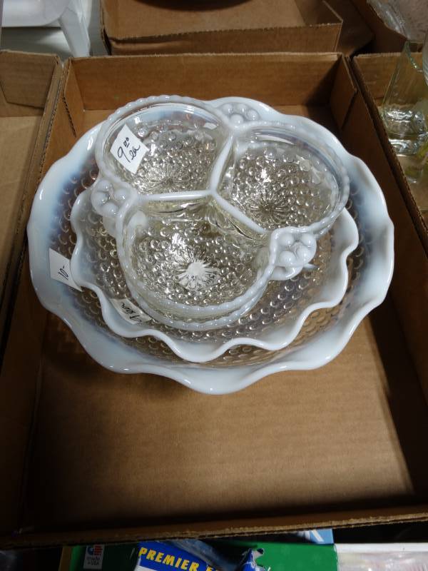 lot 10662 image: Lot of Textured Glassware