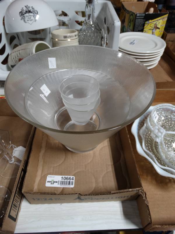 lot 10664 image: Set of 5 Textured Glass Bowls