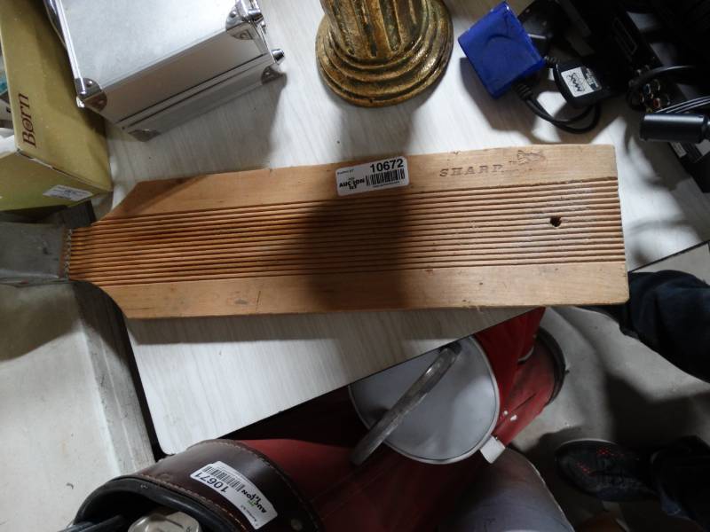 lot 10672 image: Vintage Wooden Fish Scaler Board