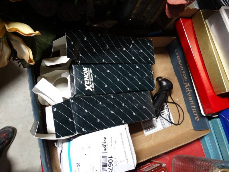 lot 10678 image: Lot of Vintage Flashlights