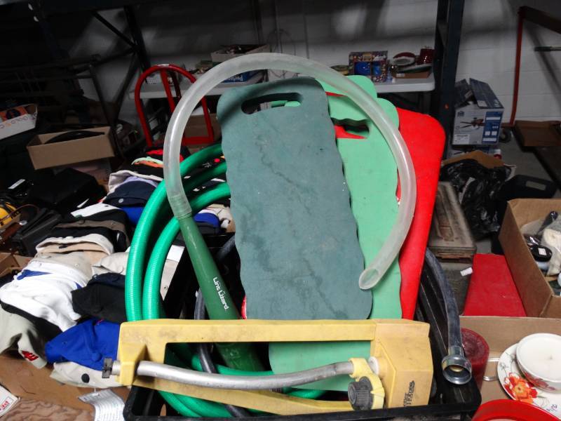 lot 10681 image: Lot of Gardening Accessories