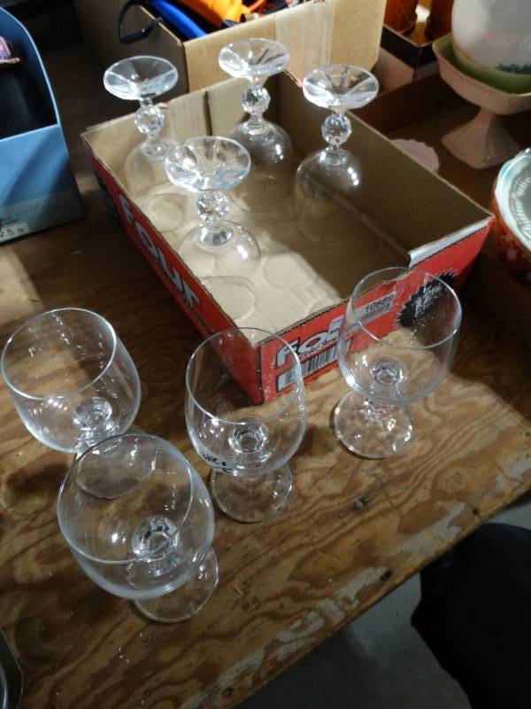 lot 10689 image: 8 Piece Set of Small Wine Glasses