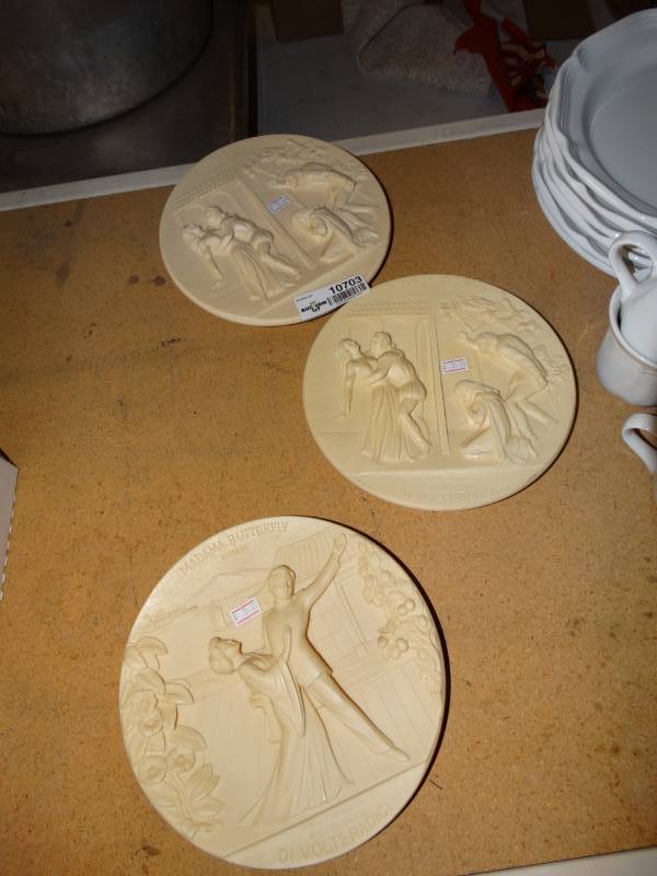 lot 10703 image: Lot of 3 Gino Ruggeri Di Volteradici Plates