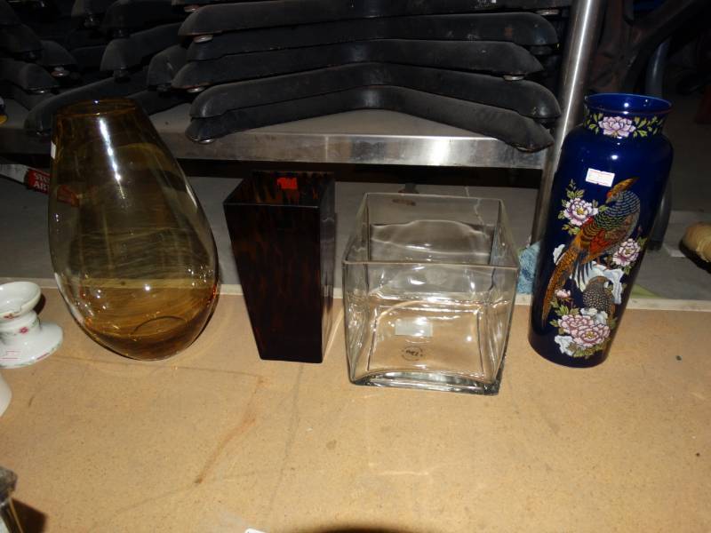 lot 10707 image: Lot of 4 Glass Vases