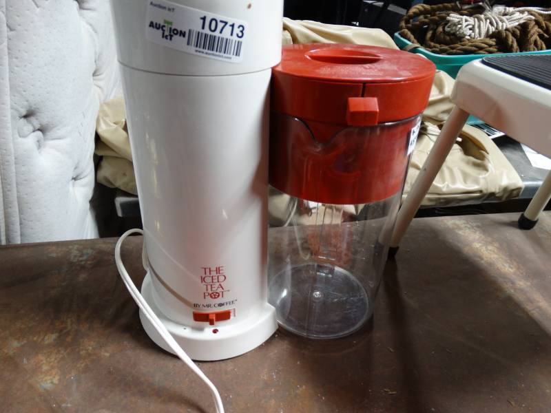 lot 10713 image: The Iced Tea Pot by Mr. Coffee