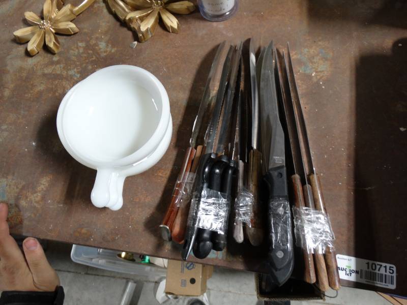 lot 10715 image: Lot of Kitchen Utensils