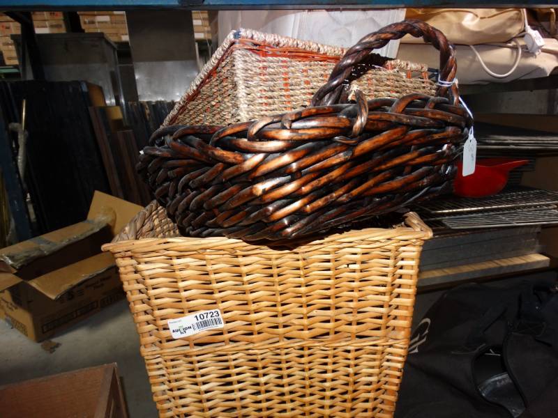 lot 10723 image: Lot of Wicker-Like Baskets