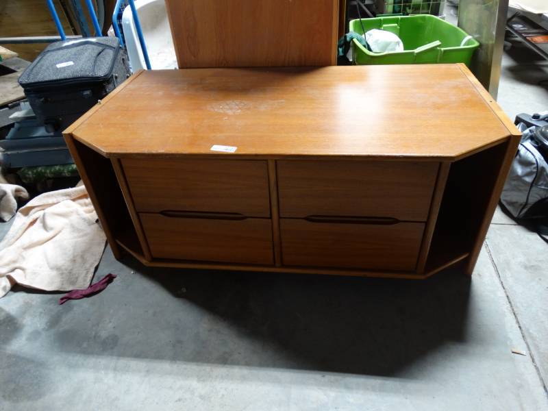 lot 10742 image: Wooden TV Stand w 4 Drawers