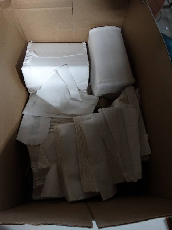 lot 10777 image: Lot of Restaurant Napkins