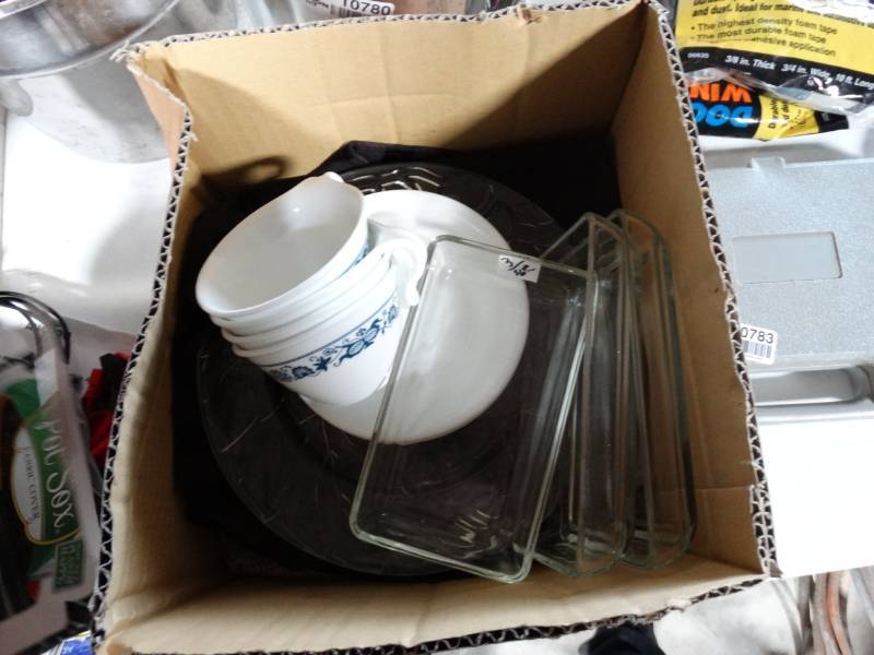 lot 10781 image: Lot of Glass Dishware