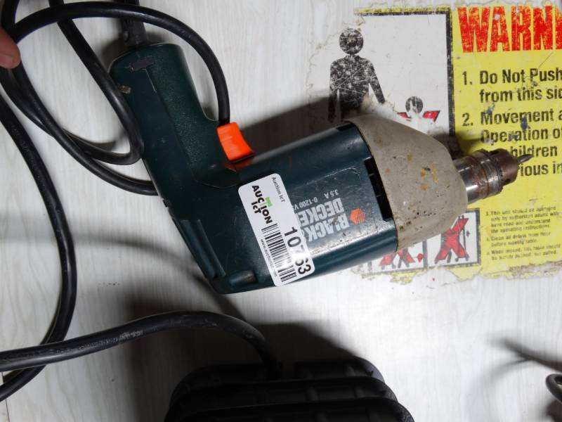 lot 10763 image: Black & Decker Power Drill- In Working Condition