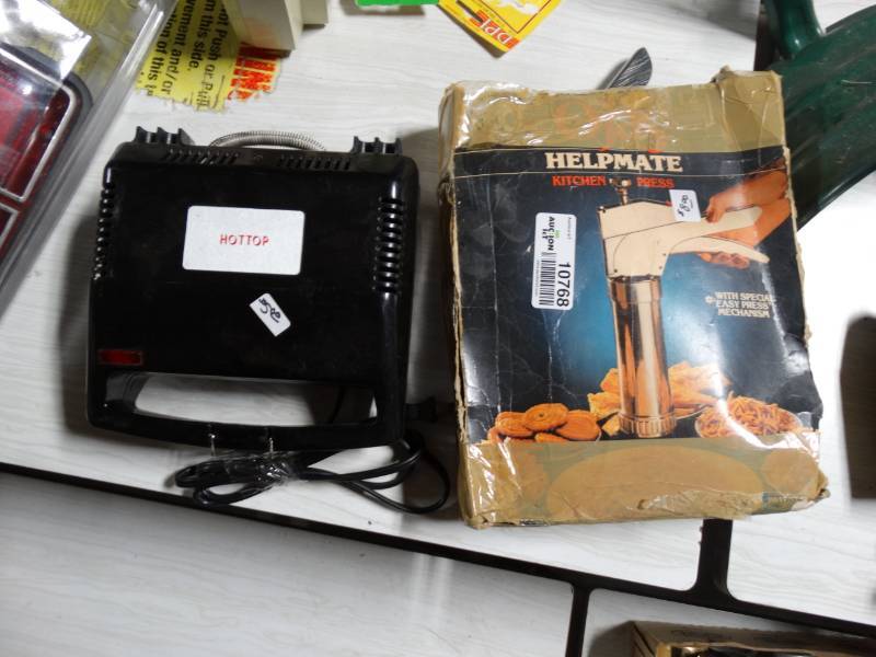 lot 10768 image: Cookie Press w Small Waffle Iron