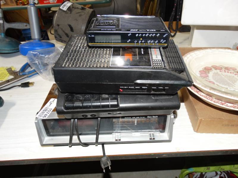lot 10746 image: Lot of Vintage Cassette Players and Radios