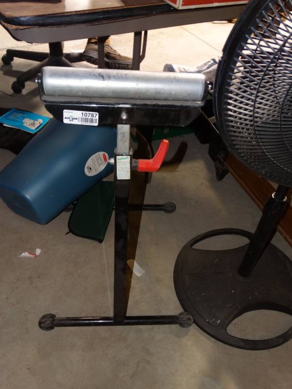 lot 10787 image: Material Roller