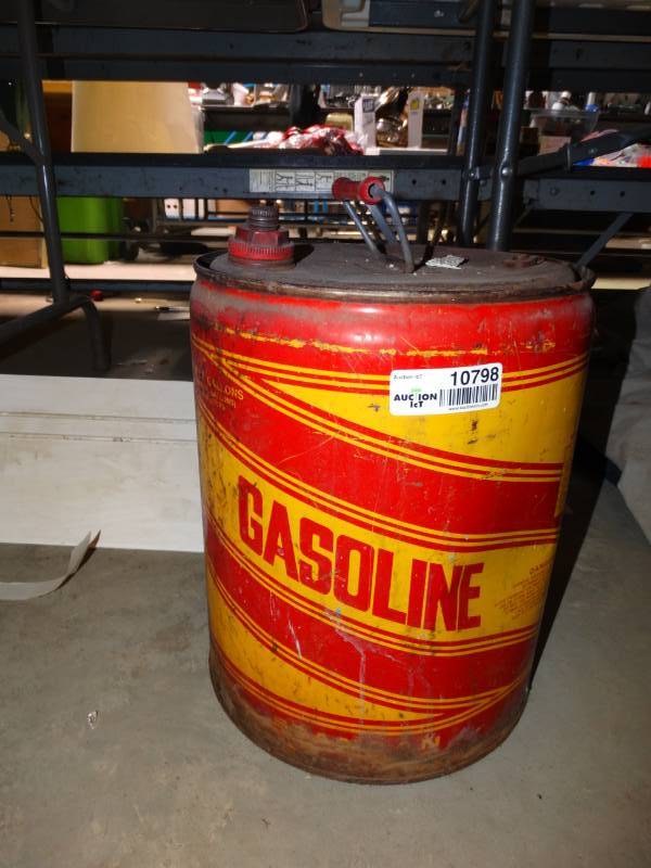 lot 10798 image: Vintage 5 Gallon Metal Gas Can