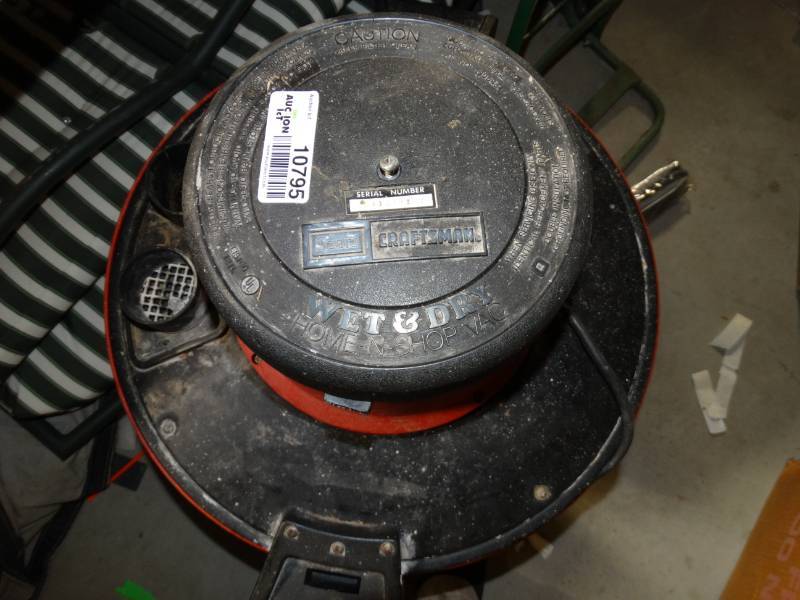 lot 10795 image: Craftsman 16 Gallon WetDry Shop Vac