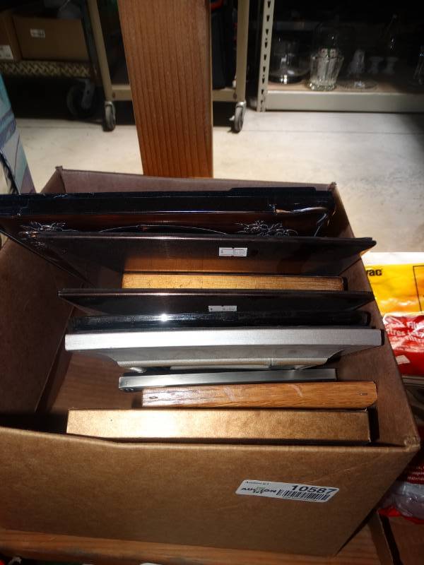 lot 10587 image: Large Lot of Picture Frames