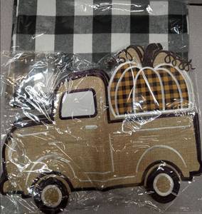 lot 3368 image: Buffalo Plaid Truck Wall Decor 5 piece 4 placemats and table cloth