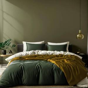 lot 5136 image: White Classic Dark Green Duvet Cover Queen Size, Microfiber Duvet Cover with Zipper, Duvet Cover Set with 2 Pillow Shams, Luxury Soft Comforter Cover Queen Size, 90 x 90  Comforter Not Included