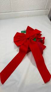 lot 133 image: Red Velvet Holiday Bow