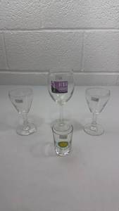 lot 152 image: Mixed Promotional Glassware Collection
