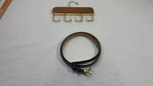 lot 171 image: Gold Tone Key Ring Organizer with Leather Strap