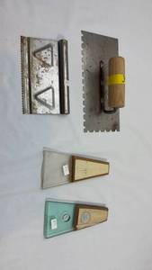 lot 187 image: Professional Notched Trowel Set and scrapers