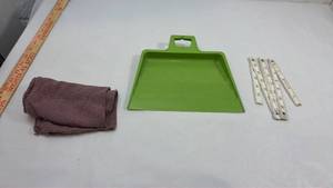 lot 37 image: Dustpan and folding tape measure